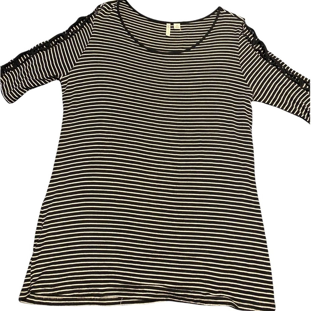 Cato Black & White Striped Cut Out Sleeves 3/4 Sleeve Women's Size Medium